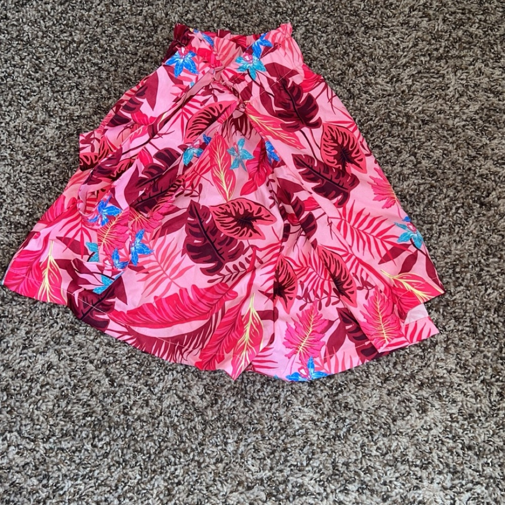 Pink feather patten shorts